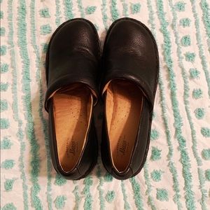 Bass Sheena Clogs-NWOT